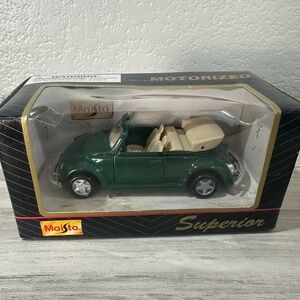MAISTO SUPERIOR VOLKSWAGEN VW 1951 BEETLE CABRIO GREEN MOTORIZED #21001 1:33